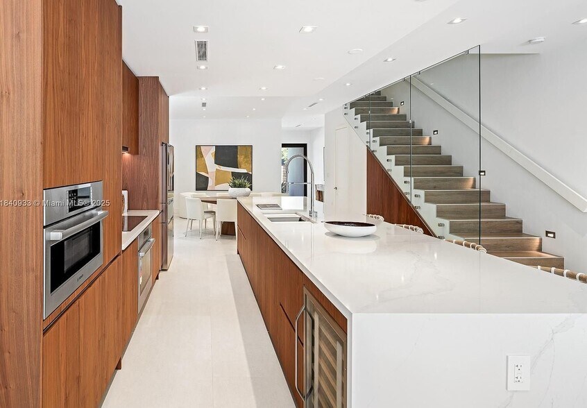 Building Photo - 2984 Coconut Ave