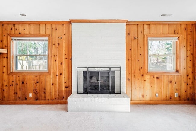 Building Photo - Beautiful Home Near Pony Pasture!