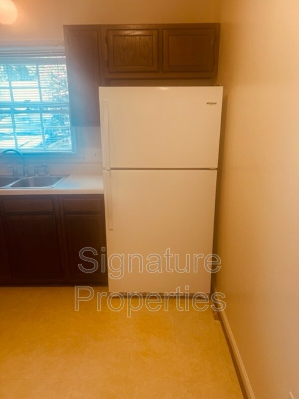 Building Photo - 2529A Pin Oak Ct