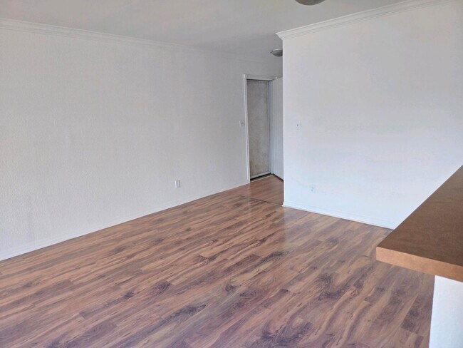 Building Photo - Culver city Condo for rent minutes to down...