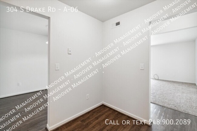 Building Photo - 304 S Drake Rd