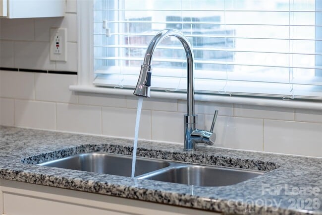 Building Photo - 943 Dudley Dr