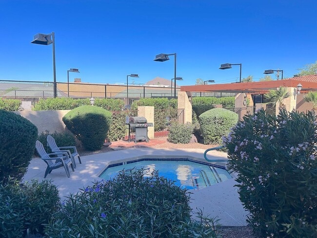 Building Photo - 3031 N Civic Center Plaza