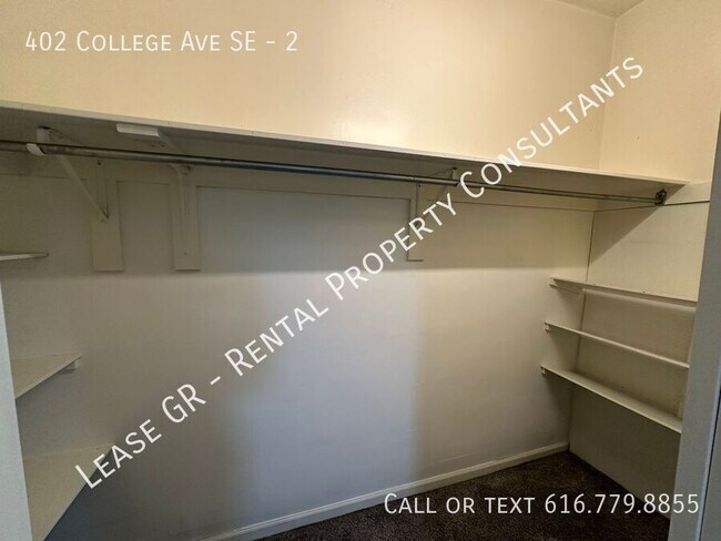 Building Photo - Renovated Two Bedroom in Heritage Hill