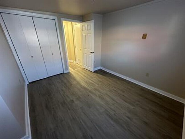 Building Photo - 25 Conestoga St