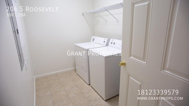 Building Photo - 204 S Roosevelt St