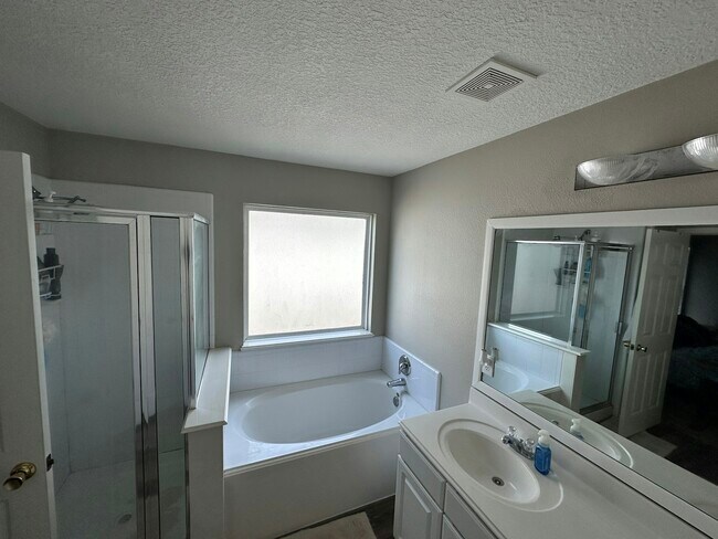 Building Photo - 5026 Forest Hurst Dr