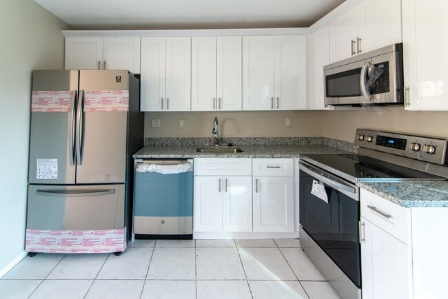 Building Photo - 8524 NW 57th Ct
