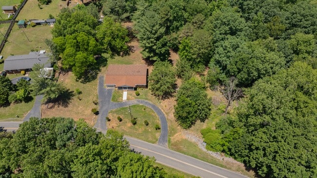 Building Photo - 2200 Danny Bell Rd