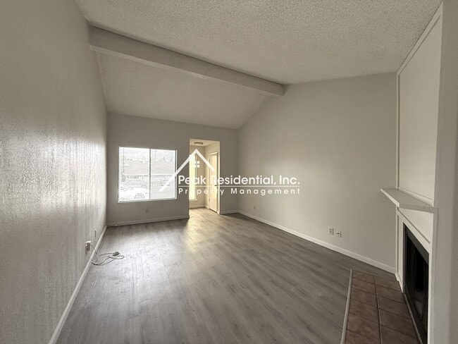 Building Photo - Wonderful 2bd/2ba Fair Oaks Duplex with Garage