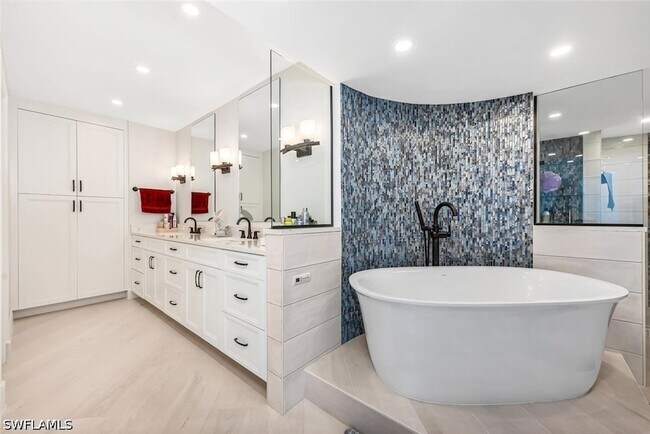 Building Photo - 4401 Gulf Shore Blvd N