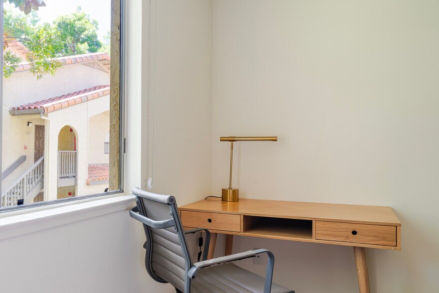 Building Photo - 1600 Villa St