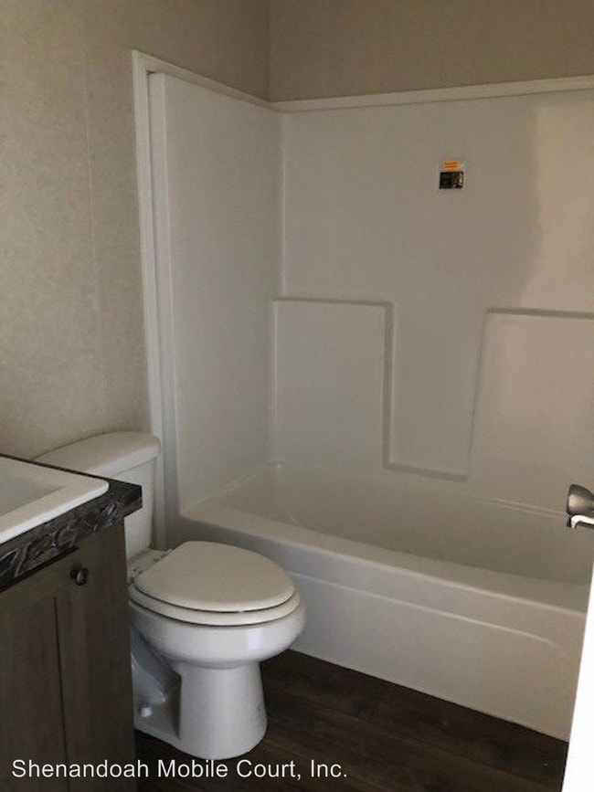 Building Photo - 1405 Front Royal Pike