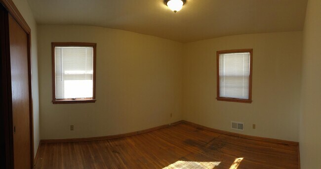 Building Photo - 5608 S 28th Ave