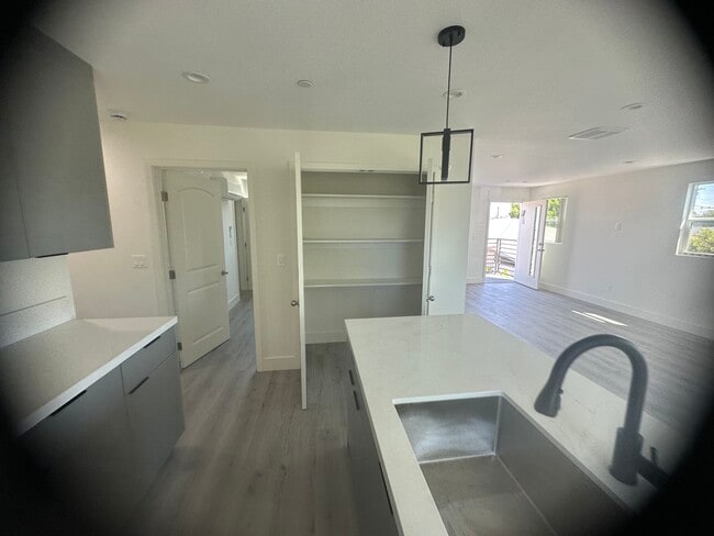 Building Photo - Reddy Gardena Properties