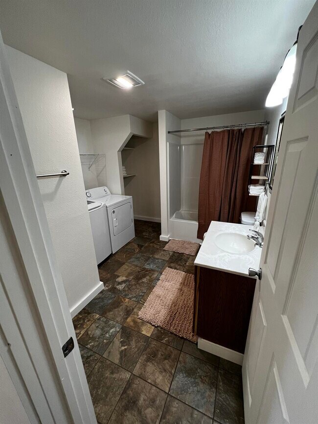 Building Photo - 9197 Cty J-Unit A