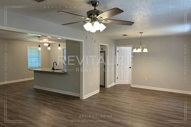 Building Photo - Stunning 4 Bed/2 Bathroom Home in West Mob...