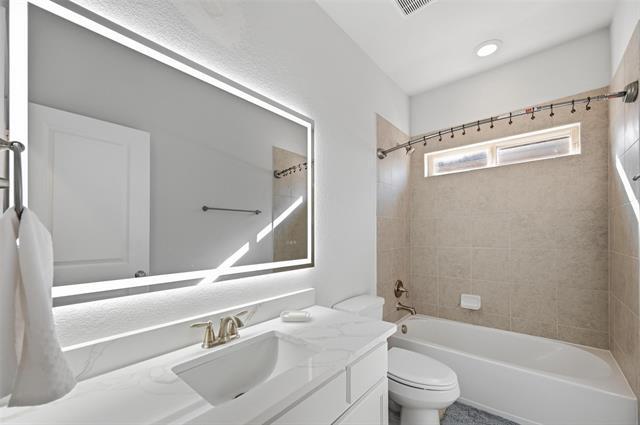 Building Photo - 1074 James Ct