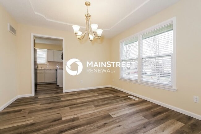 Building Photo - 3 Bedroom Pet-Friendly Home in BLUE SPRINGS, MO with Main Street Renewal