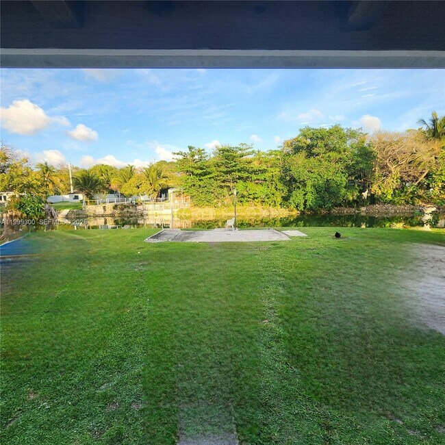 Building Photo - 3325 S Lake Dr