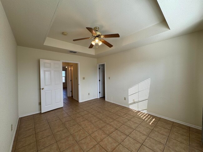 Building Photo - 123 La Paloma Dr