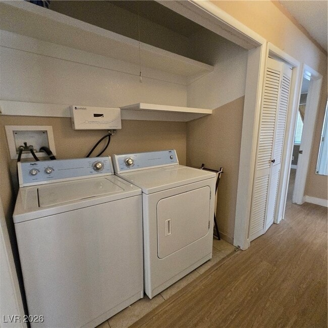 Building Photo - 630 E Simkins Rd