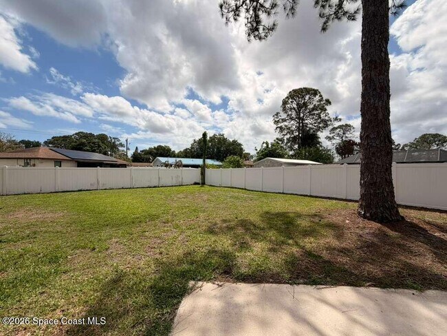 Building Photo - 1395 Cox Ave NW