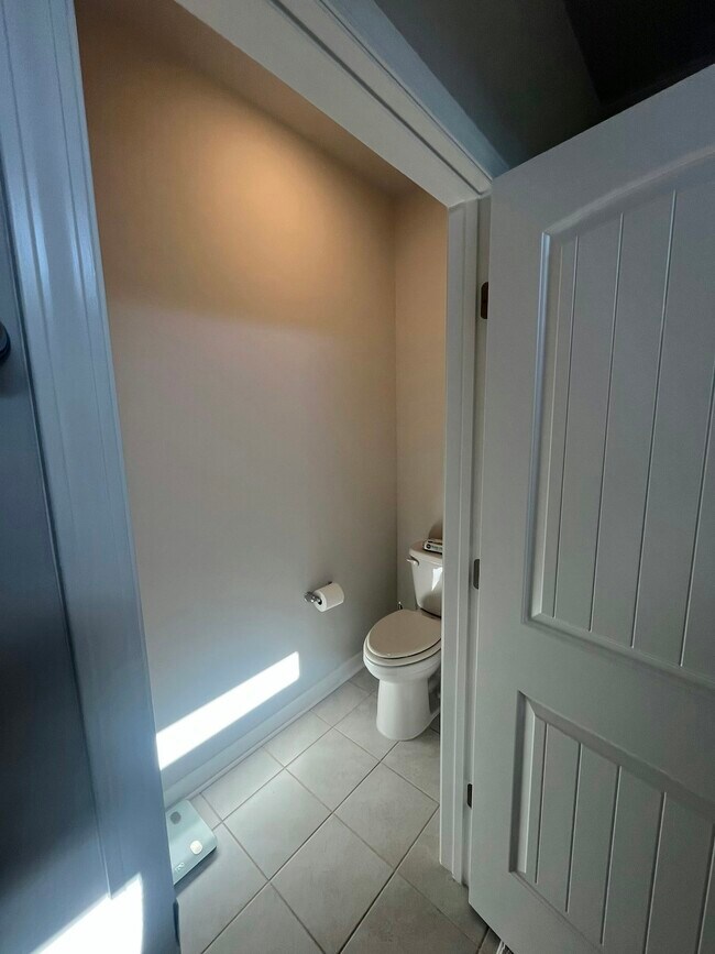 Building Photo - 2370 Quinn Dr