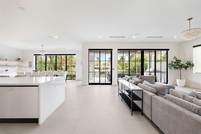 Building Photo - 885 NE 76th St