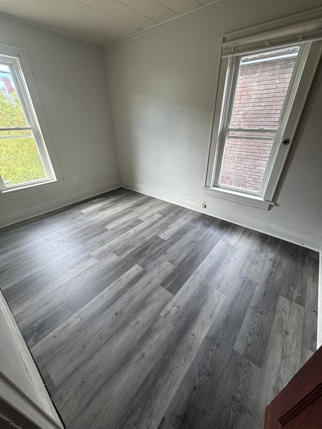 Building Photo - 812-814 Central Ave