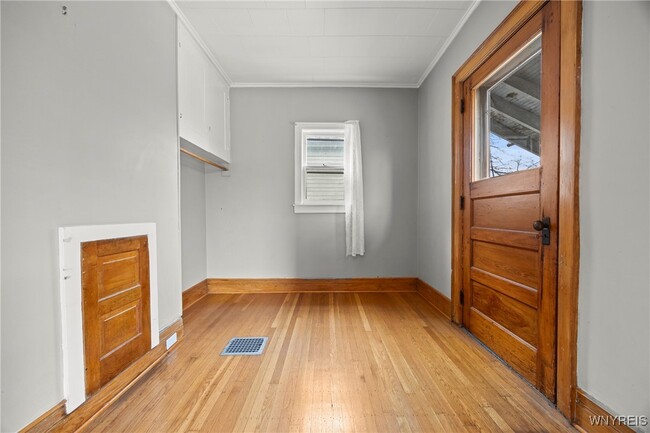 Building Photo - 411 Breckenridge St