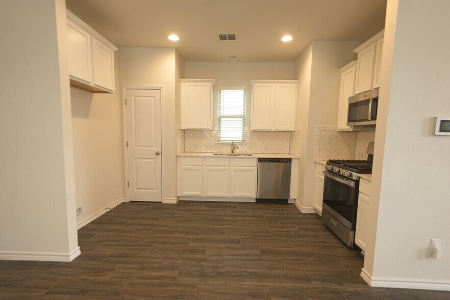 Building Photo - 352 Witchhazel Way