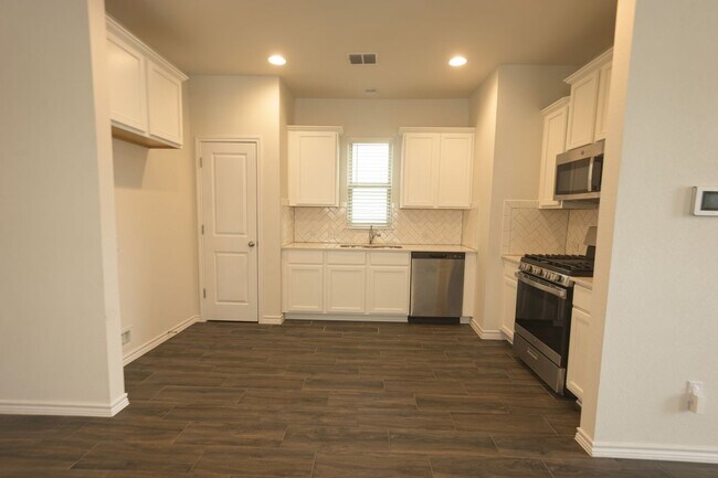 Building Photo - 352 Witchhazel Way