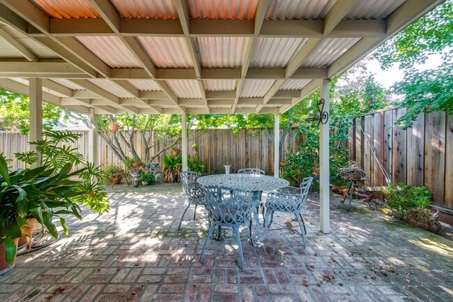 Building Photo - 1534 Crespi Dr