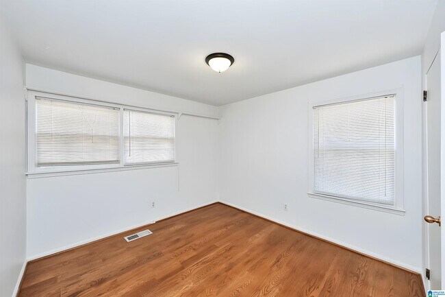 Building Photo - 1327 3rd Ave SW