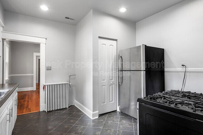Building Photo - 4007 Chevy Chase St