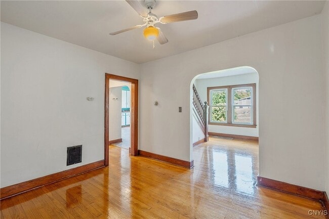 Building Photo - 518 E Brighton Ave