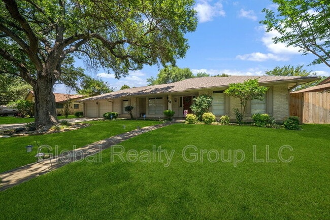 Building Photo - 425 Crestwood Dr