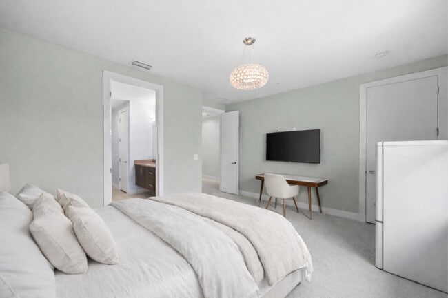 Building Photo - 625 NE 22nd Dr