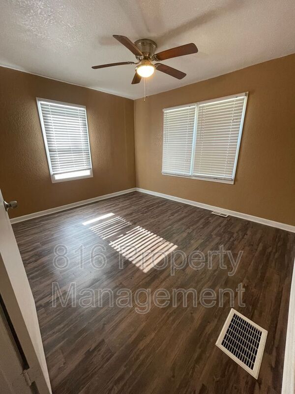 Building Photo - 4241 The Paseo