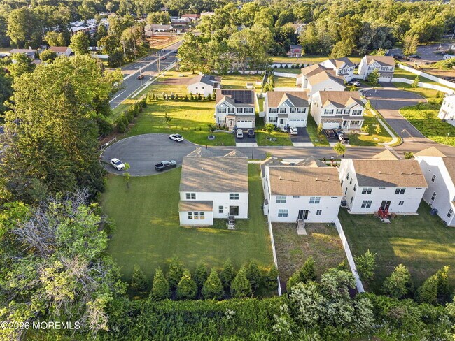 Building Photo - 319 Tulip Ct