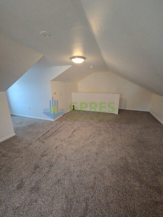 Building Photo - 119 E Sherman St