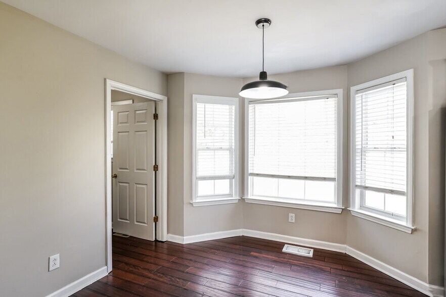 Building Photo - 2800 Overton Dr