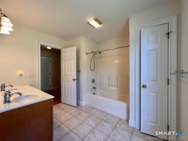 Building Photo - 242 Upper Pattagansett Rd