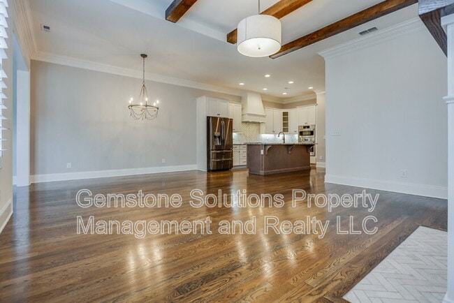 Building Photo - 3006 Hathaway St