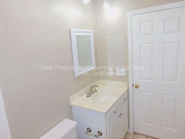 Building Photo - 22 Milpond Ln