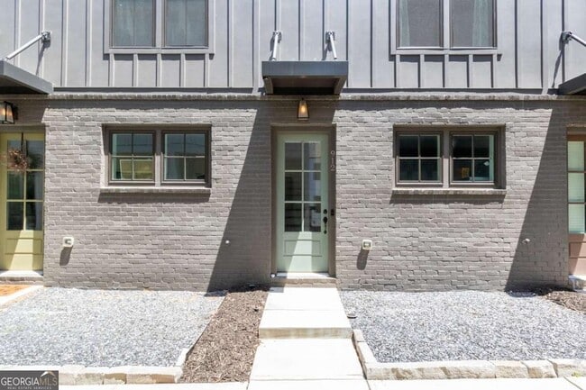 Building Photo - 912 Brees Ct