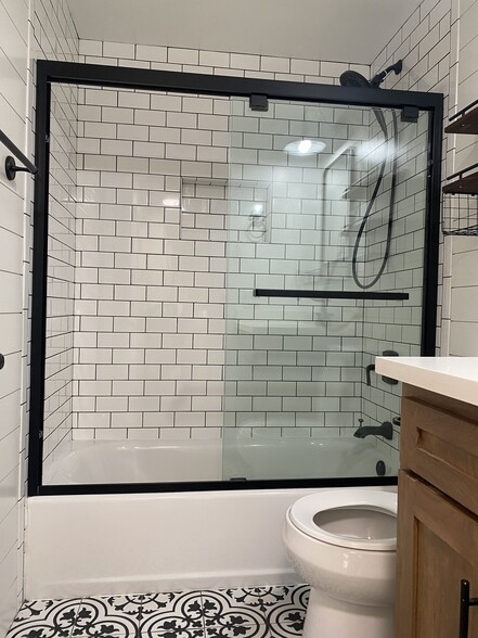 Building Photo - 4846 Larwin Ave