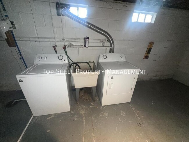 Building Photo - 2823 Holcomb Ave