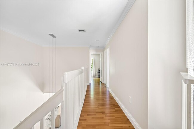 Building Photo - 21024 NE 34th Ct